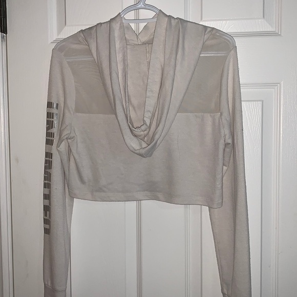 Cropped lightweight hoodie. - Picture 3 of 3